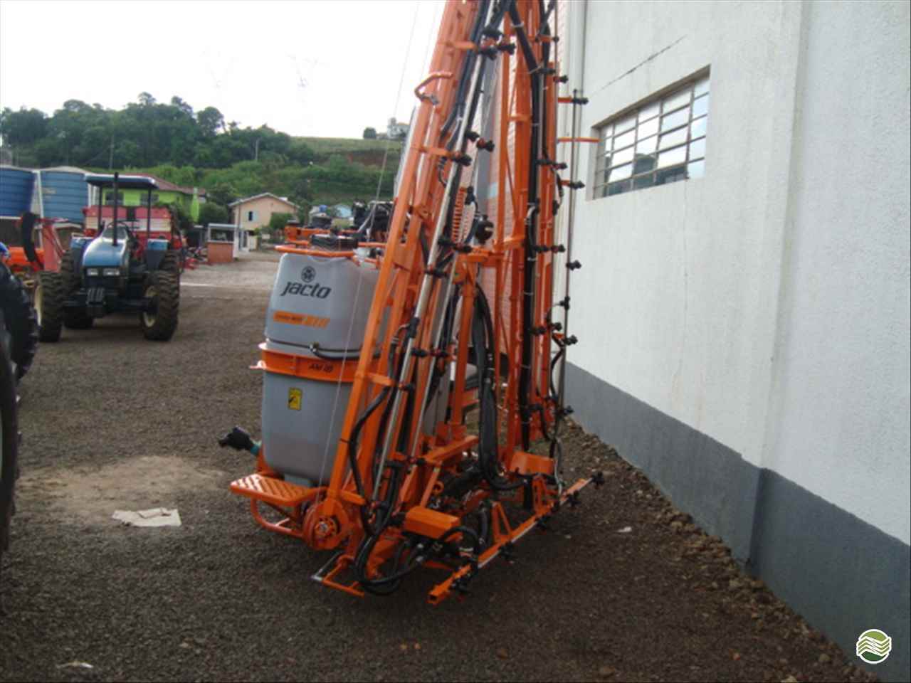 PULVERIZADOR JACTO CONDOR 800 AM18 Acoplado Hidráulico Tratordiesel - Landini XANXERE SANTA CATARINA SC