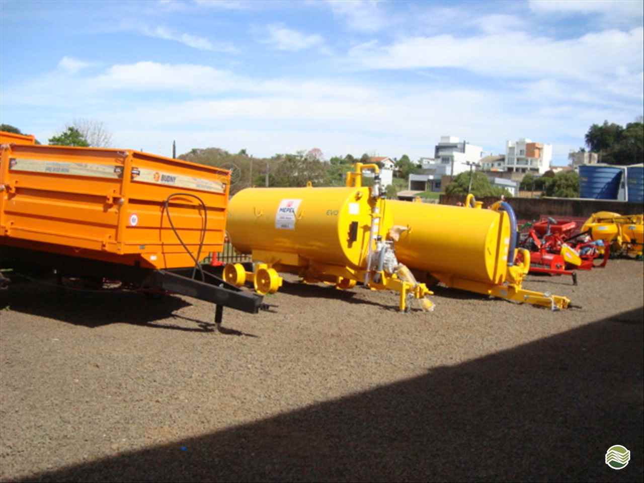 IMPLEMENTOS AGRICOLAS DISTRIBUIDOR ADUBO ORGÂNICO LÍQUIDO Tratordiesel - Landini XANXERE SANTA CATARINA SC