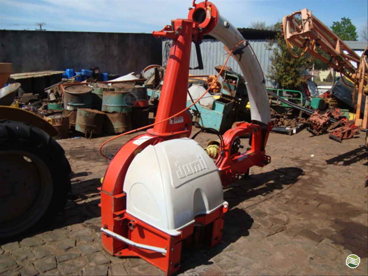 IMPLEMENTOS AGRICOLAS COLHEDORAS COLHEDORA DE MILHO 1 LINHA Tratordiesel - Landini XANXERE SANTA CATARINA SC