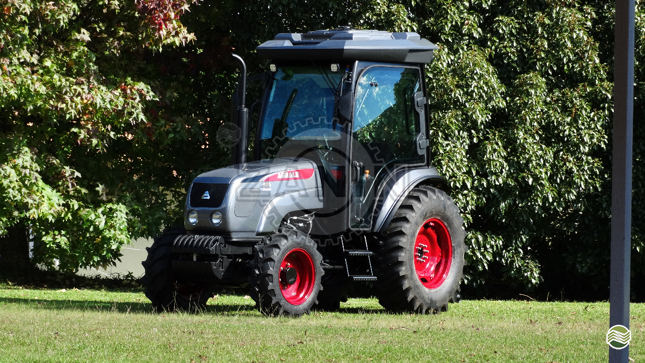TRATOR AGRALE AGRALE 575 COMPACT Tração 4x4 Zanin Máquinas Agrícolas SAO SEBASTIAO DO PARAISO MINAS GERAIS MG