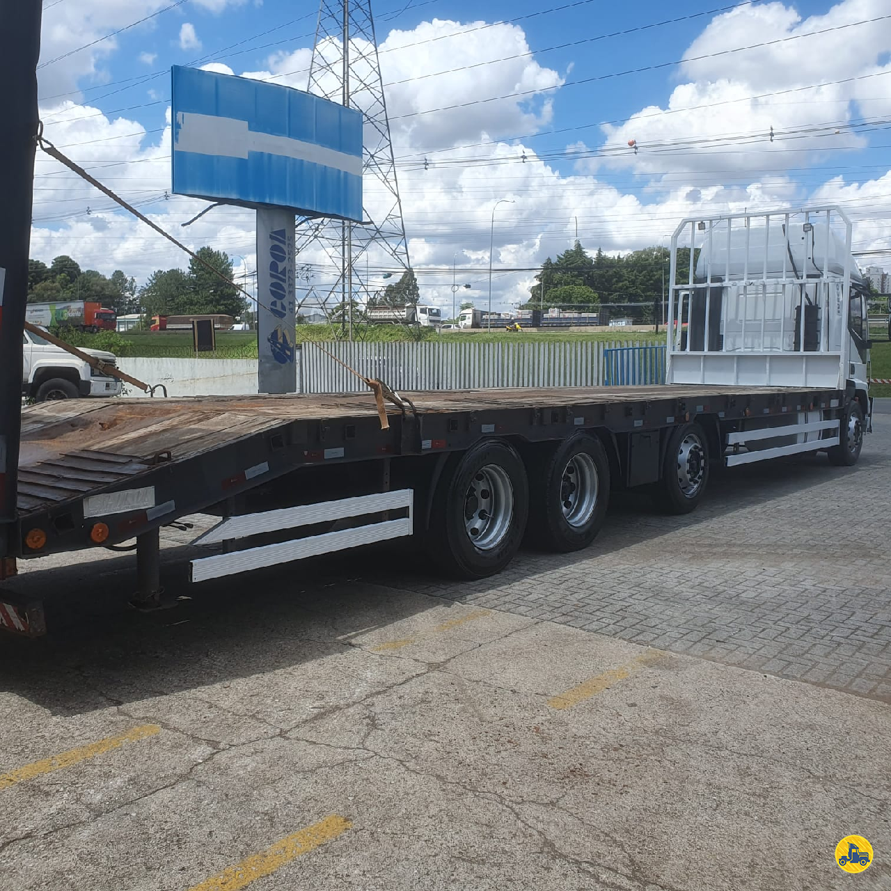 CAMINHAO IVECO TECTOR 240E28 Plataforma BiTruck 8x2 Coroa Implementos Rodoviários CURITIBA PARANÁ PR