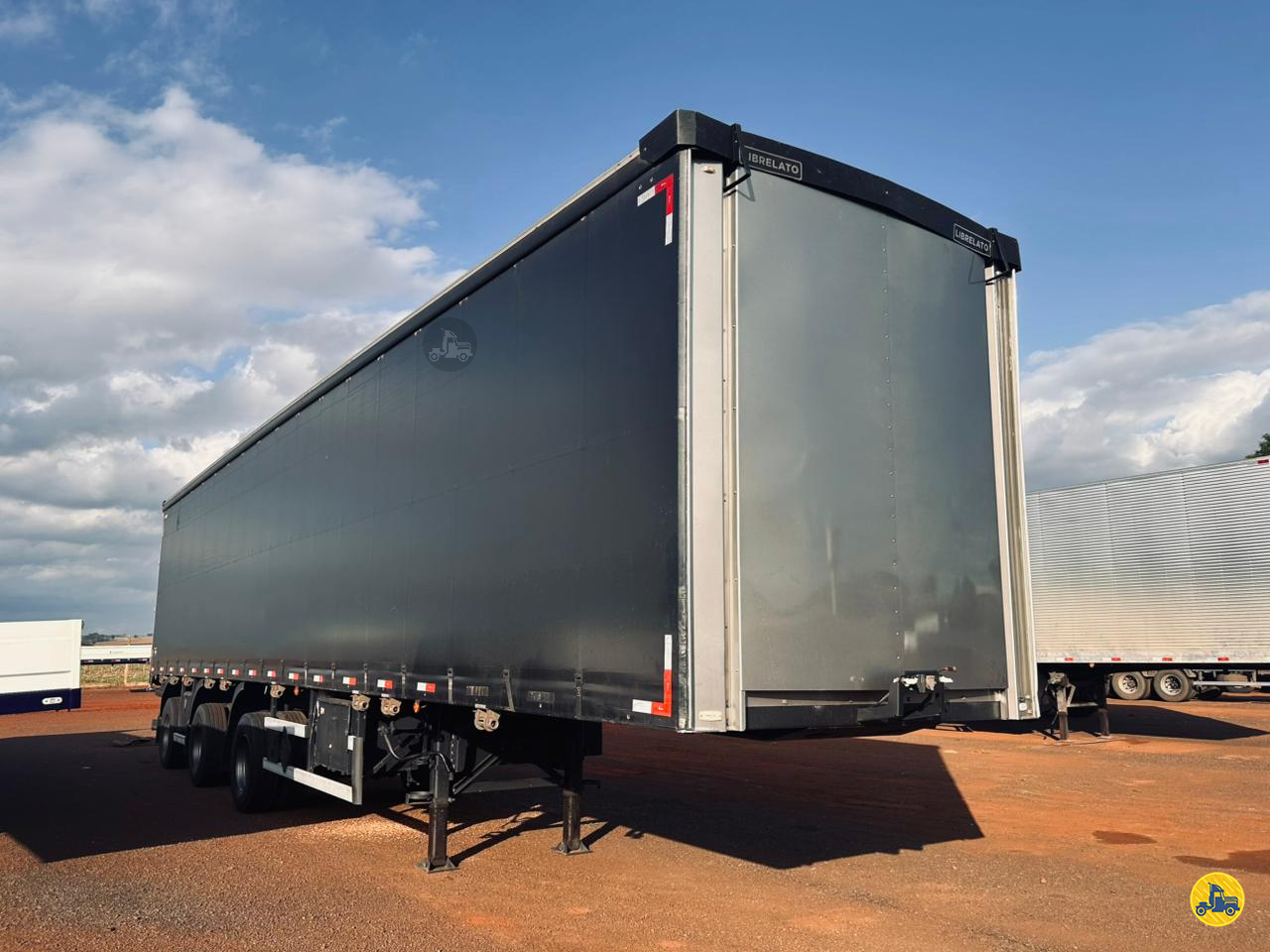 CARRETA SEMI-REBOQUE BAU SIDER