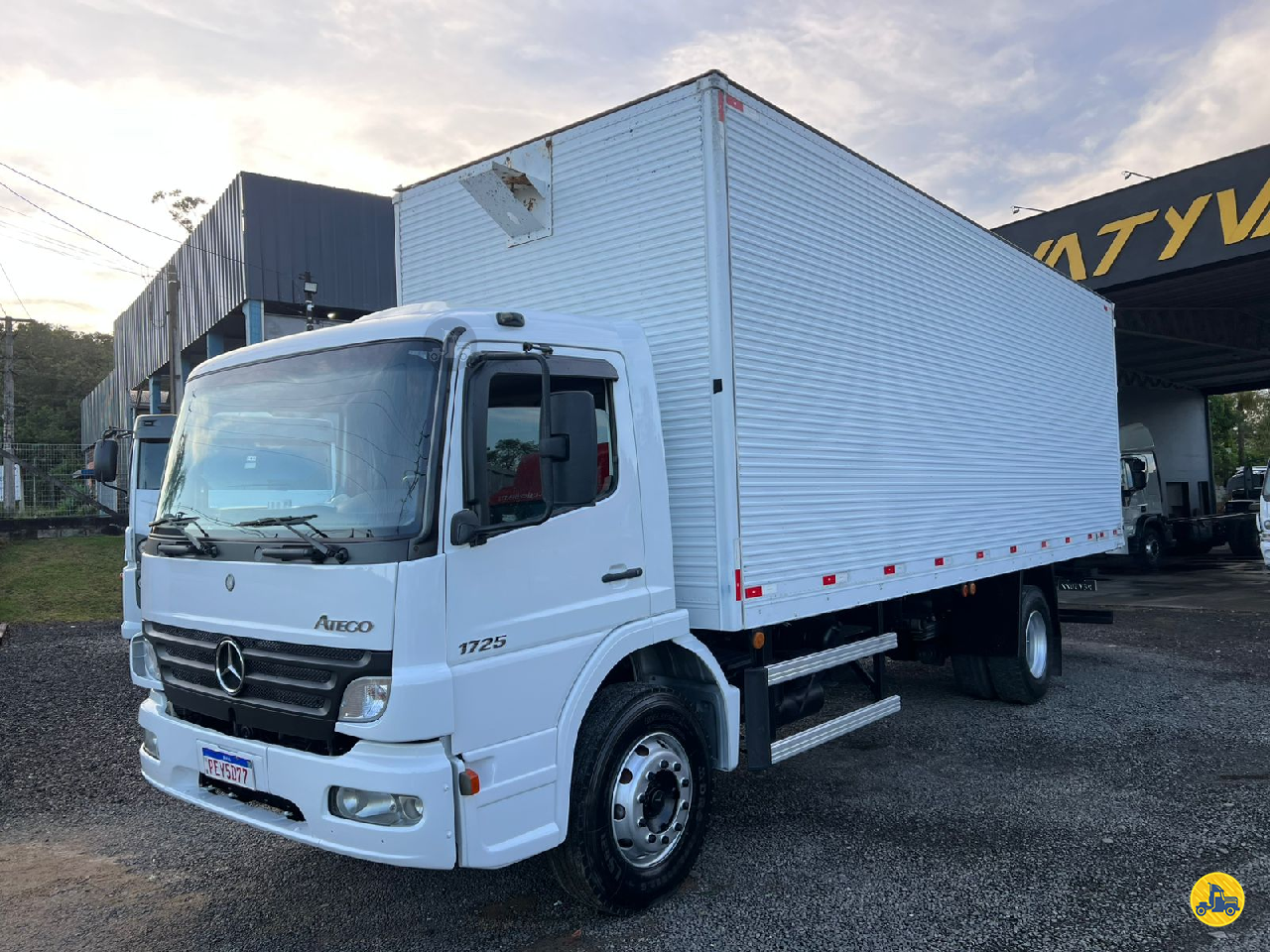 CAMINHAO MERCEDES-BENZ MB 1725 Baú Furgão Toco 4x2 Natyva Caminhões ORLEANS SANTA CATARINA SC
