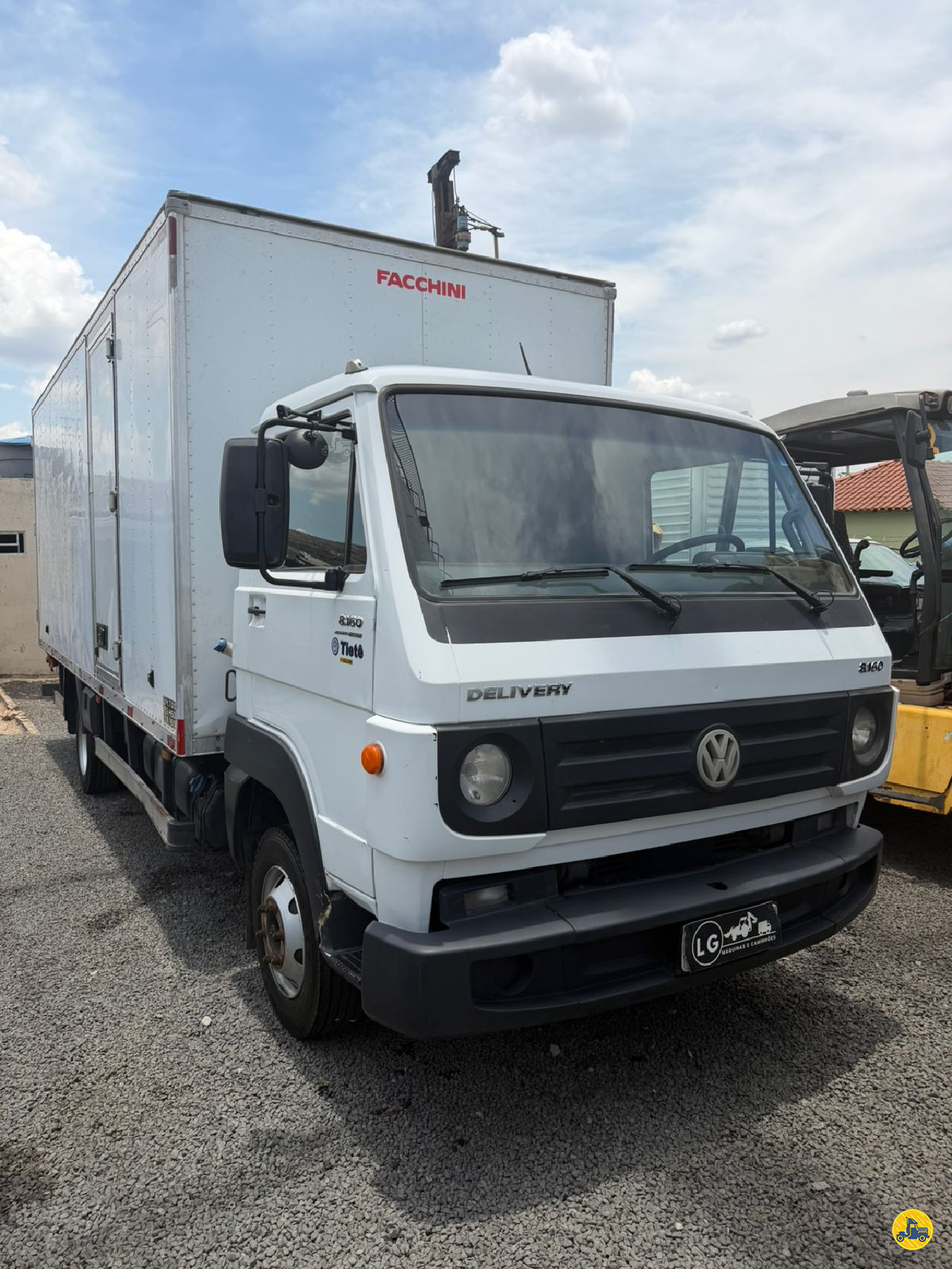 CAMINHAO VOLKSWAGEN VW 8160 Baú Furgão 3/4 4x2 LG Máquinas e Caminhões SUMARE SÃO PAULO SP