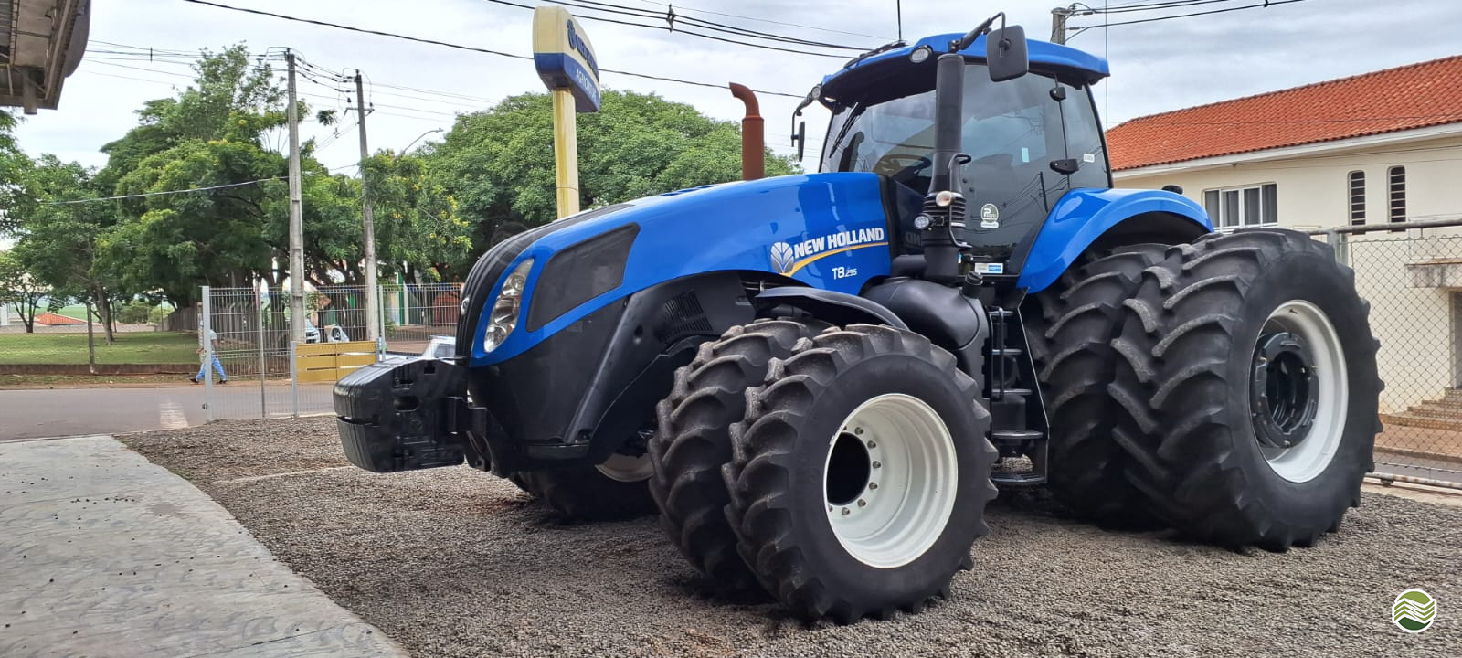 TRATOR NEW HOLLAND NEW T8 295 Tração 4x4 Tratornew S/A - New Holland PONTA GROSSA PARANÁ PR