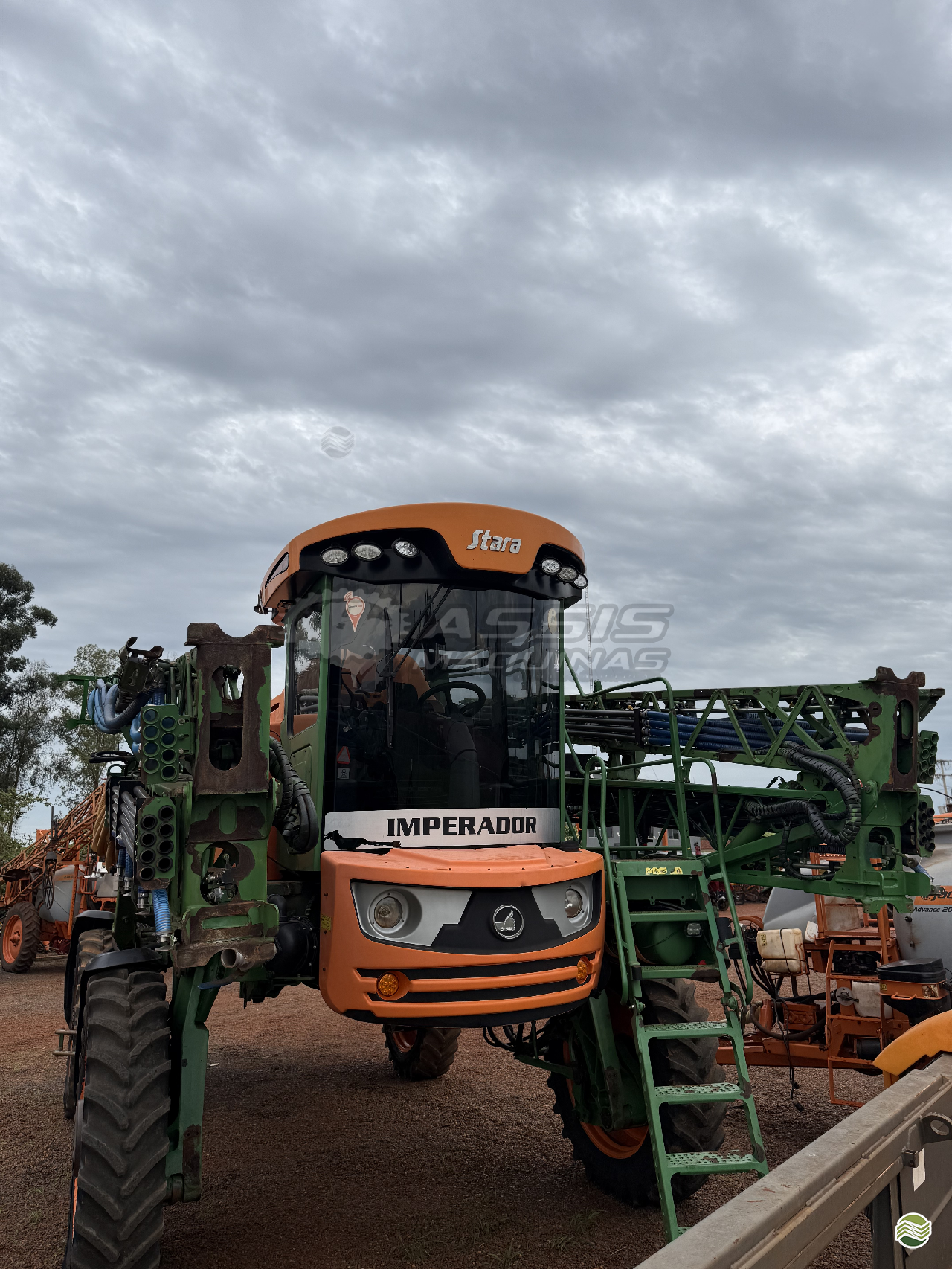 DISTRIBUIDOR AUTOPROPELIDO STARA IMPERADOR 3.0 Tração 4x4 Assis Máquinas ASSIS CHATEAUBRIAND PARANÁ PR