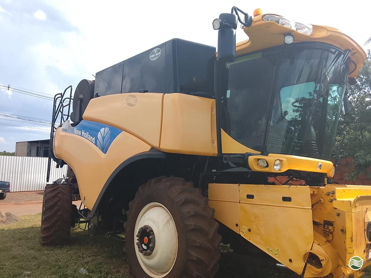 COLHEITADEIRA NEW HOLLAND CR 9060 Ciarama Máquinas - John Deere - Matriz PONTA PORA MATO GROSSO DO SUL MS