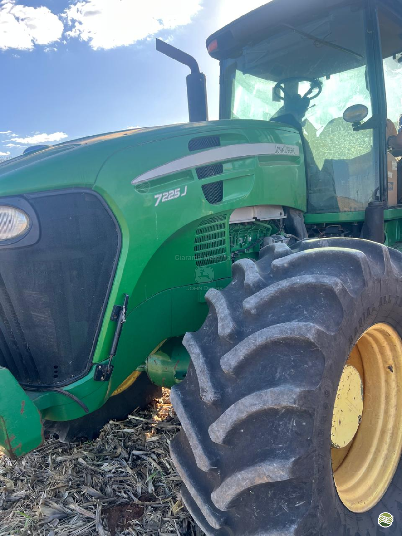 TRATOR JOHN DEERE JOHN DEERE 7225J Tração 4x4 Ciarama Máquinas - John Deere - Matriz PONTA PORA MATO GROSSO DO SUL MS