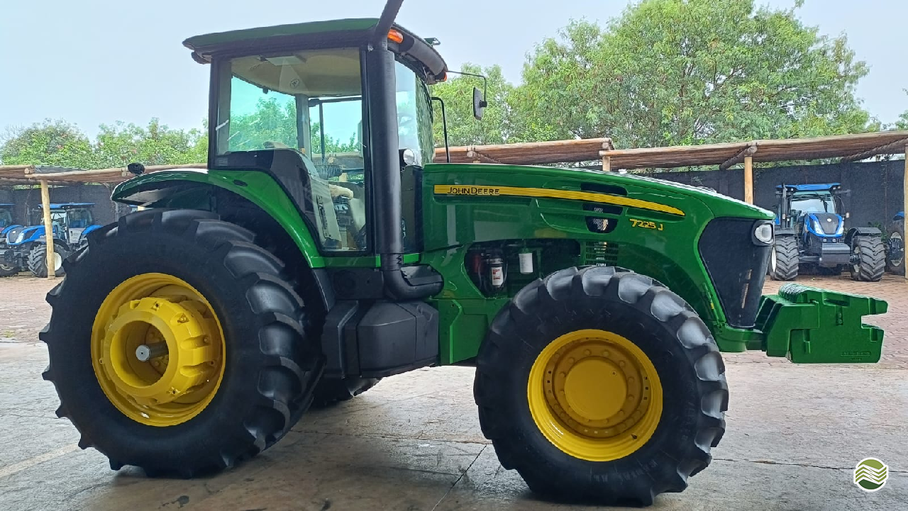 TRATOR JOHN DEERE JOHN DEERE 7225J Tração 4x4 Ciarama Máquinas - John Deere - Matriz PONTA PORA MATO GROSSO DO SUL MS