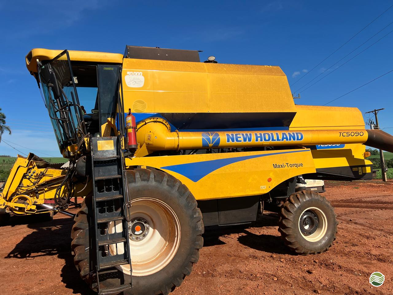COLHEITADEIRA NEW HOLLAND TC 5090 Ciarama Máquinas - John Deere - Matriz PONTA PORA MATO GROSSO DO SUL MS
