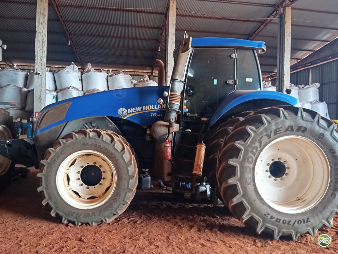 TRATOR NEW HOLLAND NEW T8 385 Tração 4x4 Ciarama Máquinas - John Deere - Matriz PONTA PORA MATO GROSSO DO SUL MS