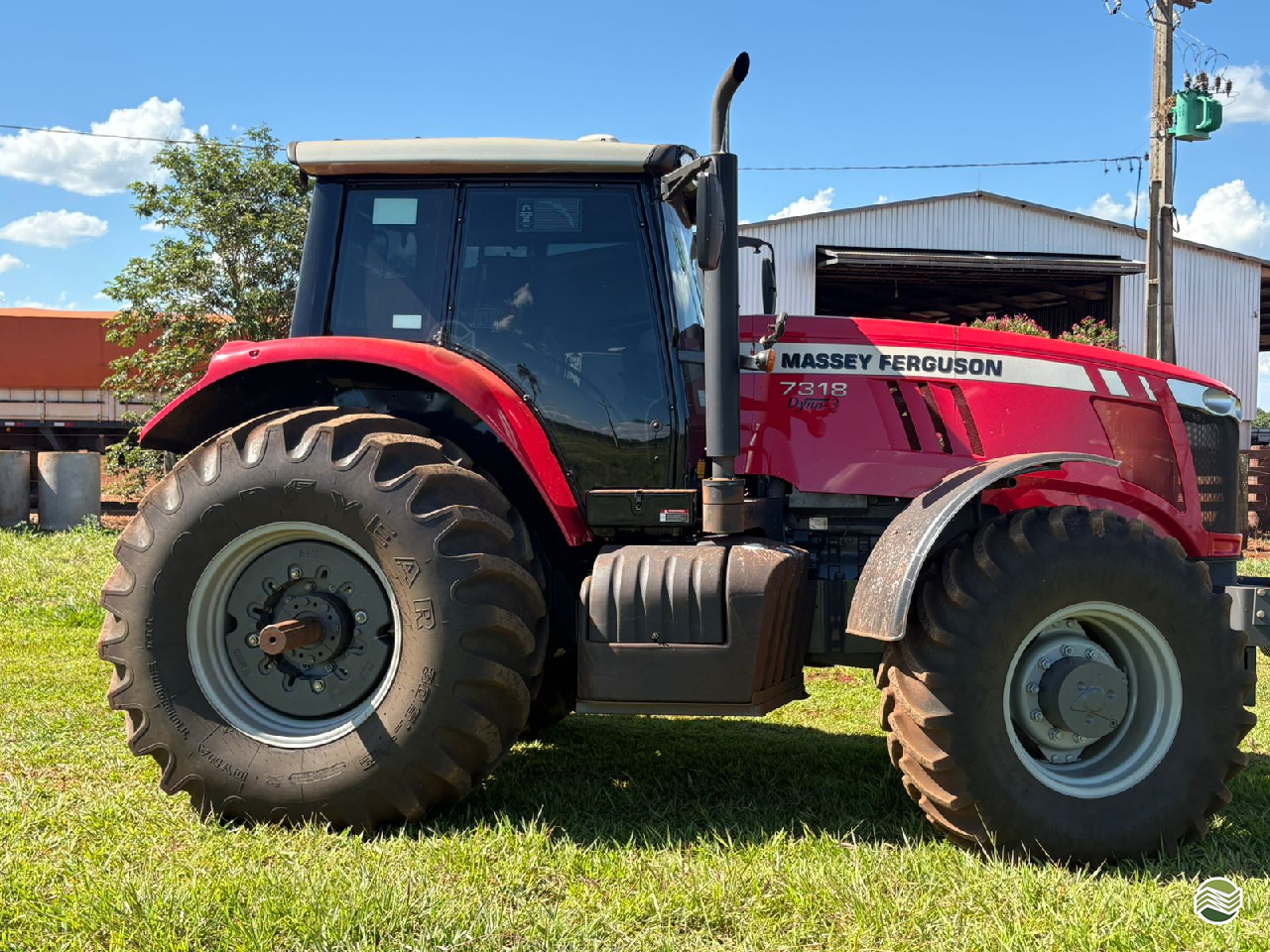 TRATOR MASSEY FERGUSON MF 7318 Tração 4x4 Ciarama Máquinas - John Deere - Matriz PONTA PORA MATO GROSSO DO SUL MS