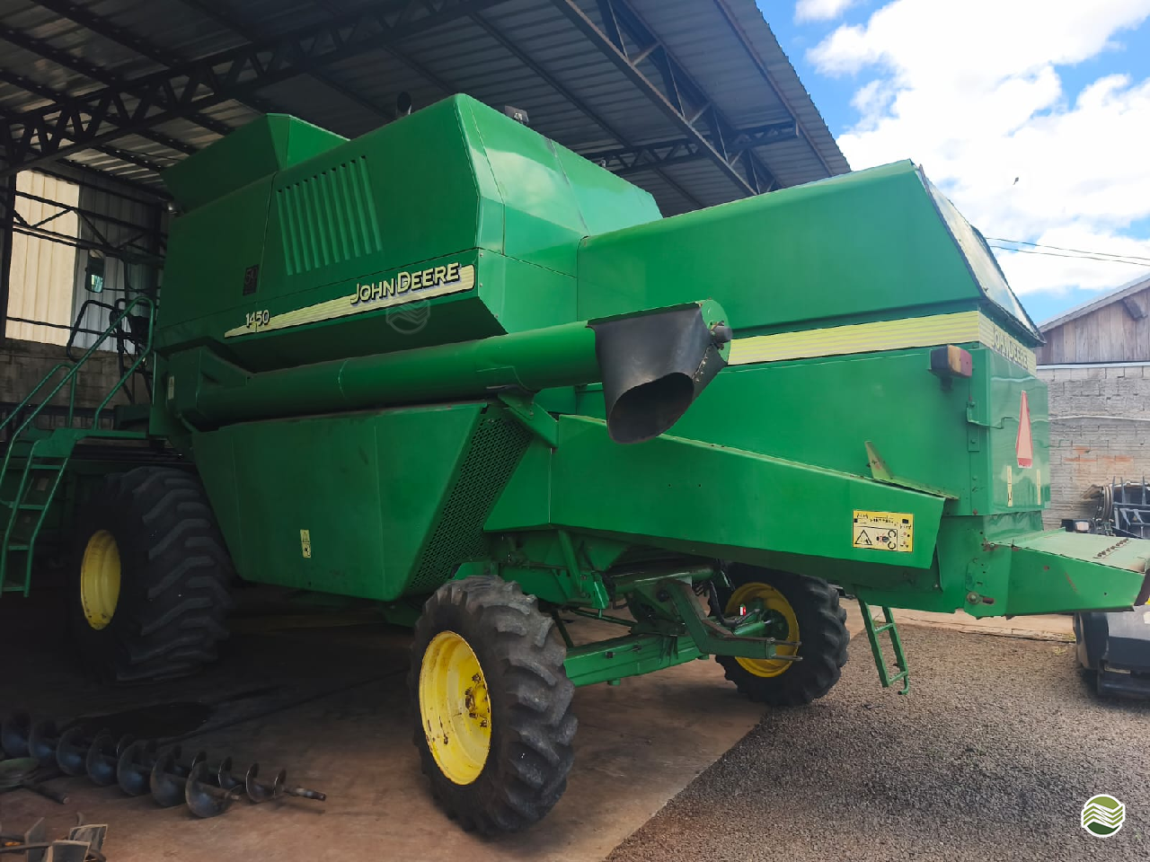 COLHEITADEIRA JOHN DEERE JOHN DEERE 1450 Ciarama Máquinas - John Deere - Matriz PONTA PORA MATO GROSSO DO SUL MS