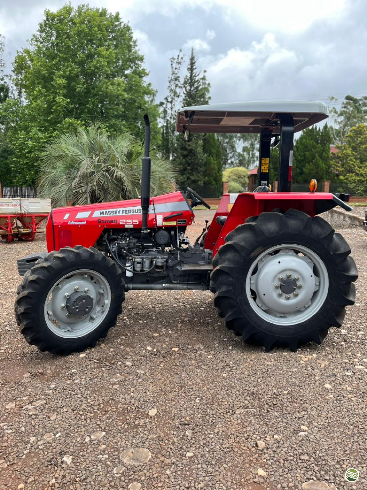 TRATOR MASSEY FERGUSON MF 255 Tração 4x4 Golin Tratores TUPARENDI RIO GRANDE DO SUL RS