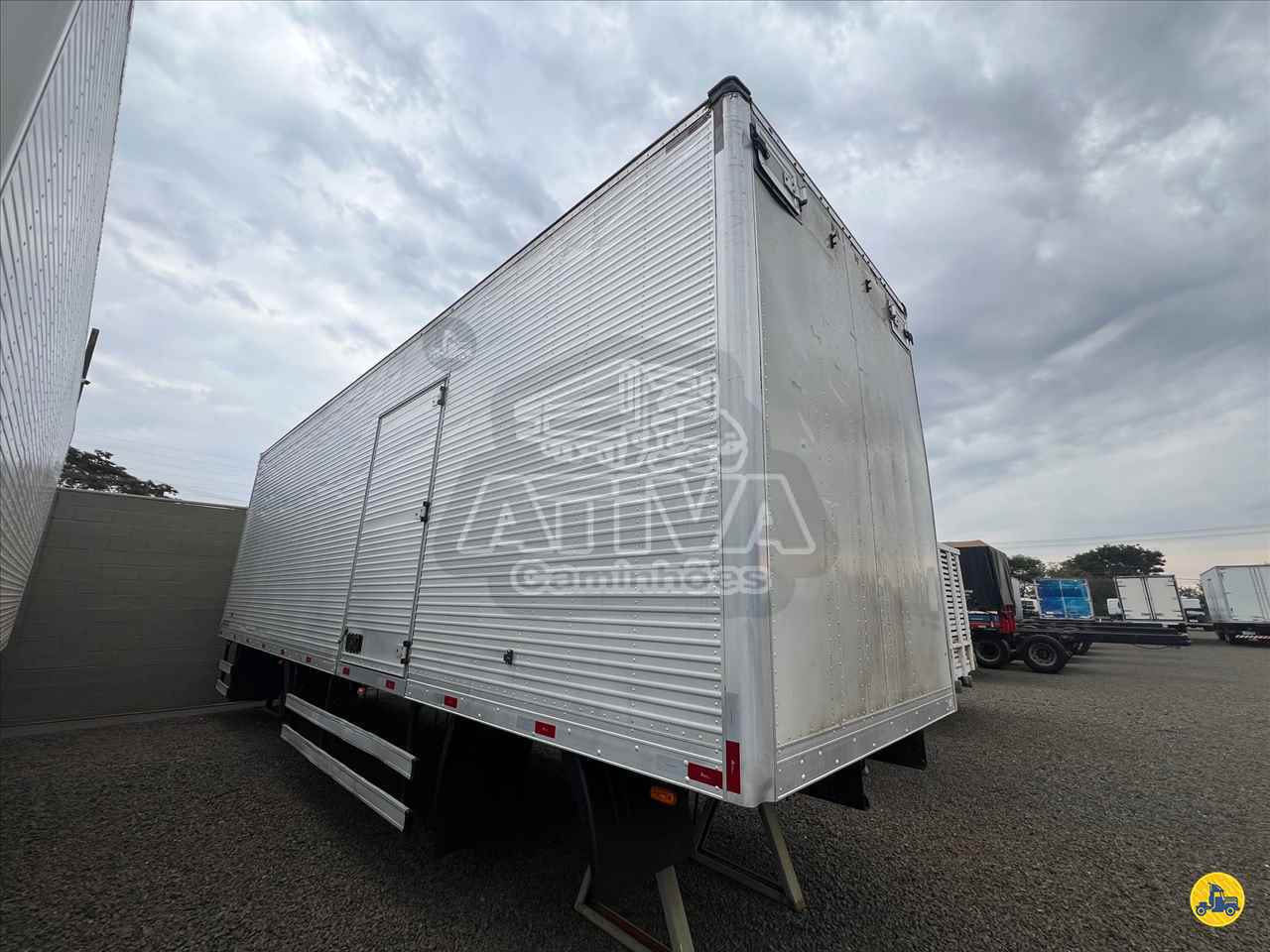 CARROCERIA SOBRE CHASSI  BITRUCK BAU FURGAO Ativa Caminhões CATANDUVA SÃO PAULO SP