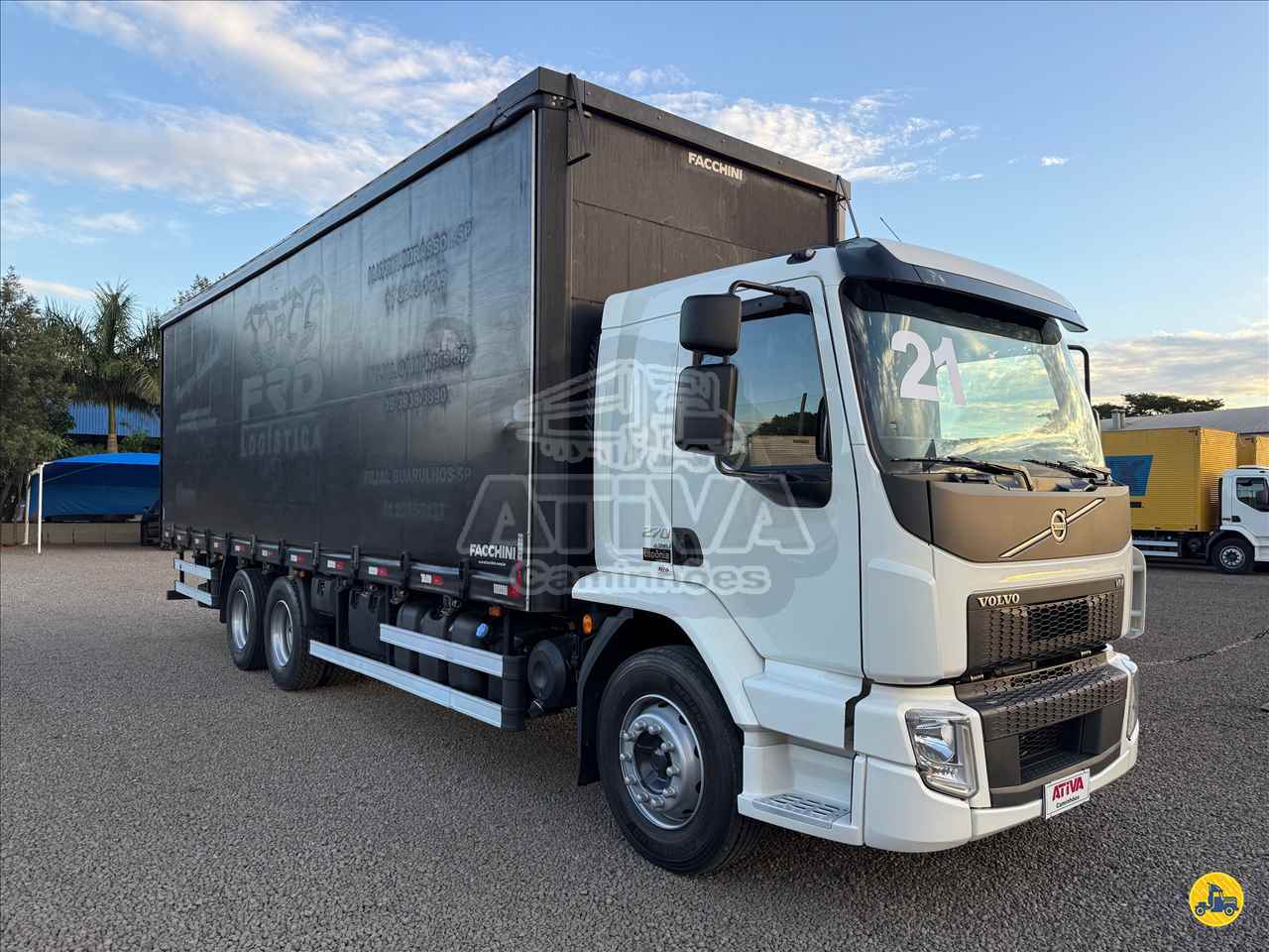 CAMINHAO VOLVO VOLVO VM 270 Baú Sider Truck 6x2 Ativa Caminhões CATANDUVA SÃO PAULO SP