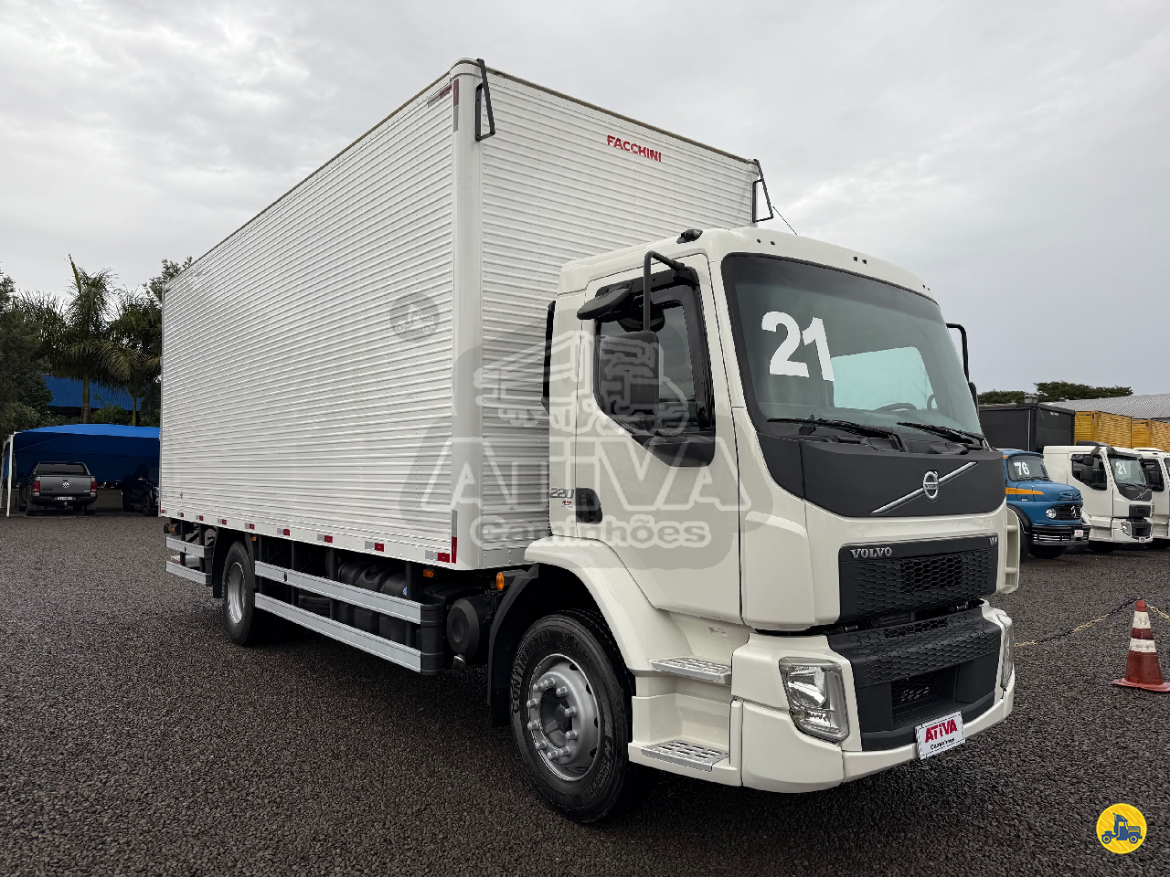 CAMINHAO VOLVO VOLVO VM 220 Baú Furgão Cavalo 4x2 Ativa Caminhões CATANDUVA SÃO PAULO SP