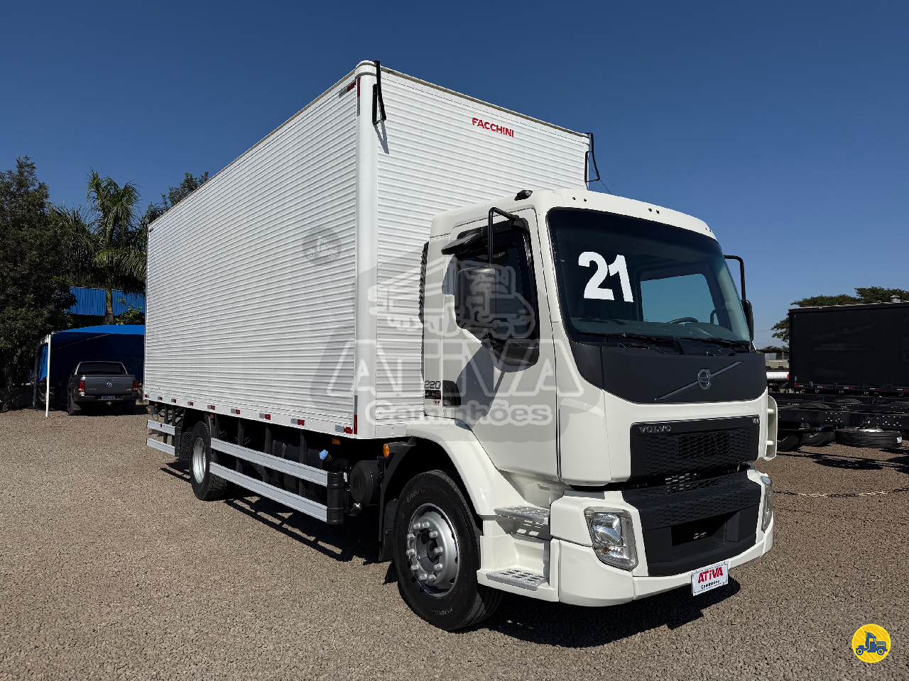 CAMINHAO VOLVO VOLVO VM 220 Baú Furgão Toco 4x2 Ativa Caminhões CATANDUVA SÃO PAULO SP