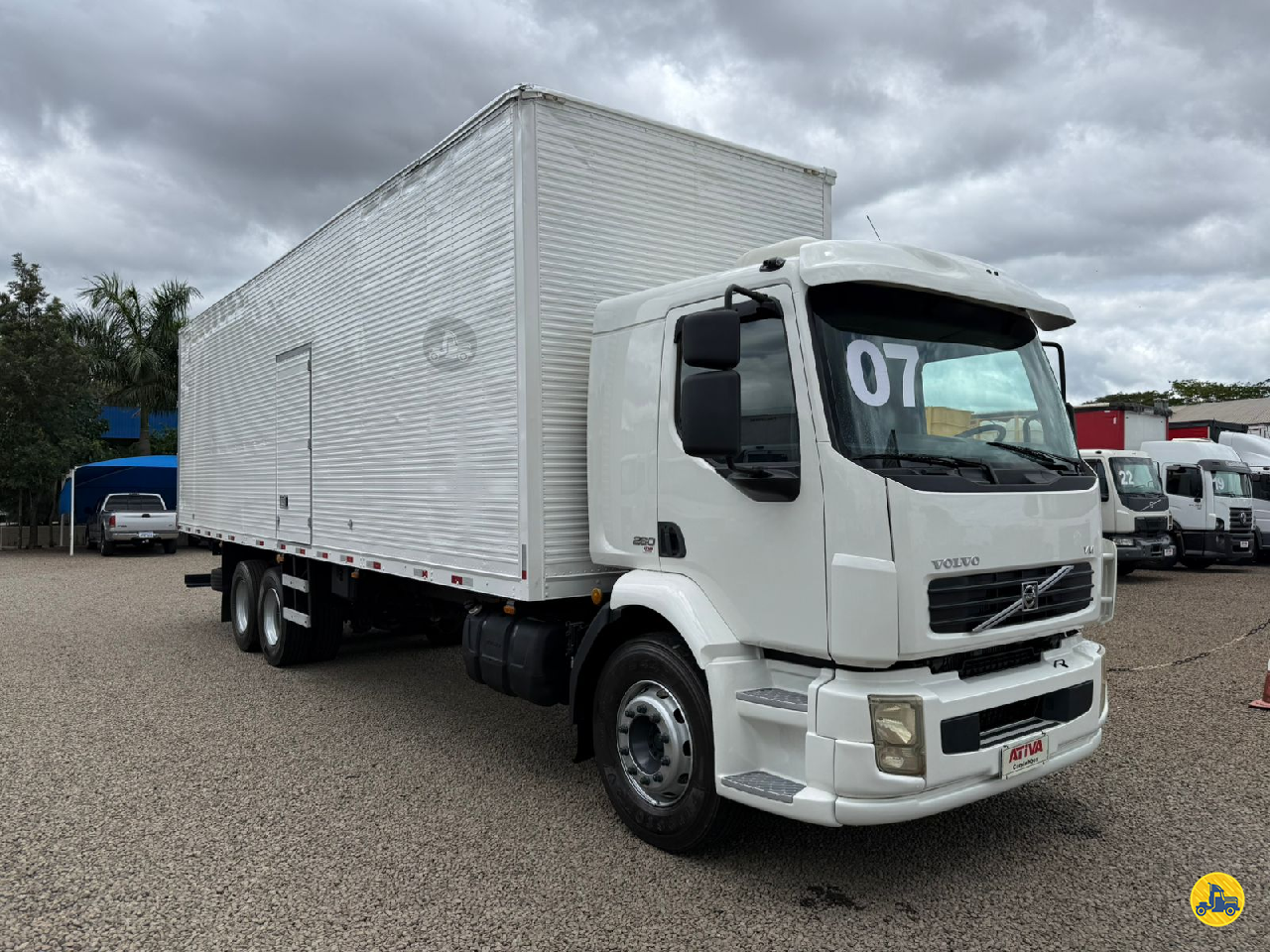 CAMINHAO VOLVO VOLVO VM 260 Baú Furgão Truck 6x2 Ativa Caminhões CATANDUVA SÃO PAULO SP