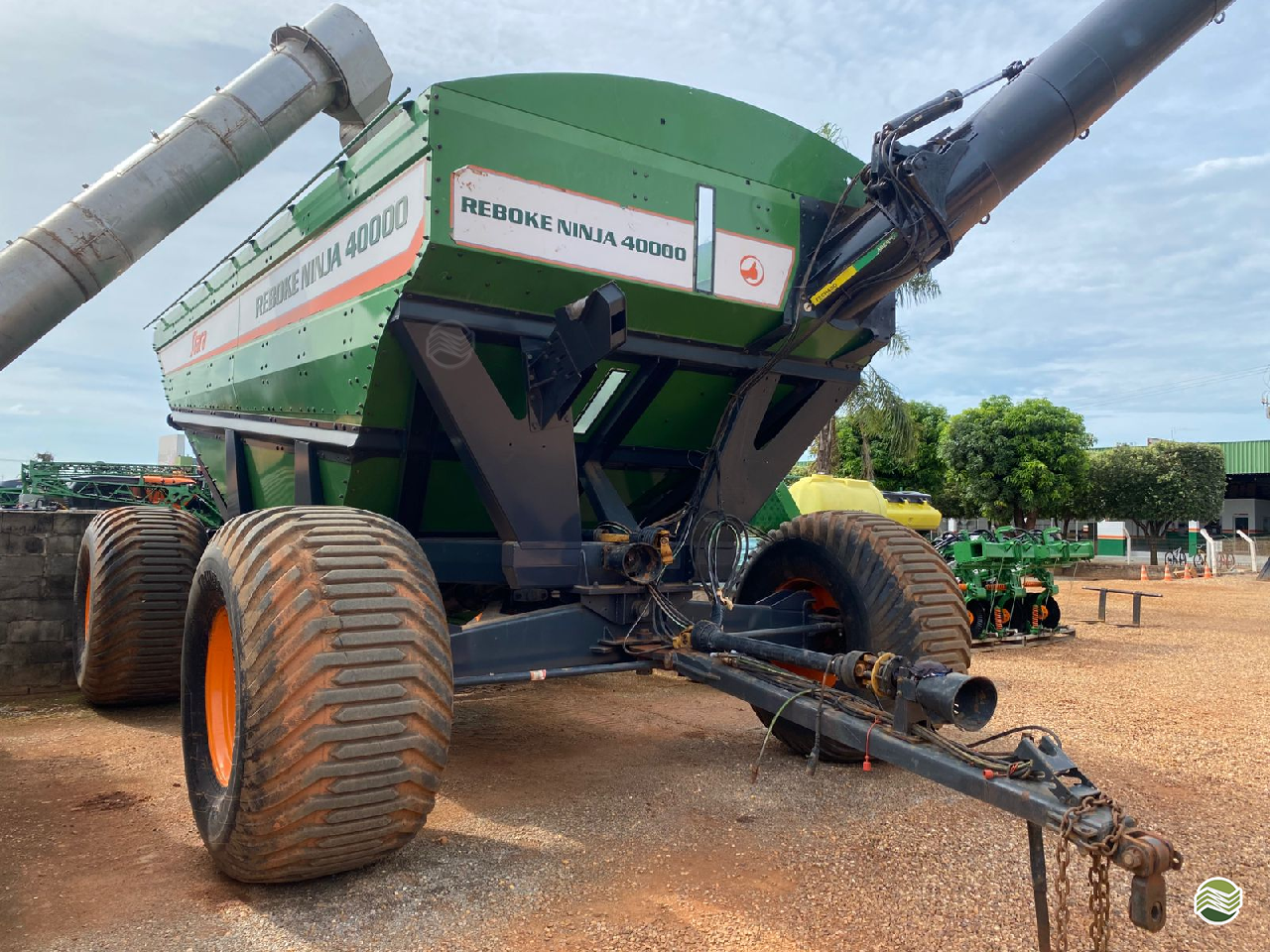 IMPLEMENTOS AGRICOLAS CARRETA BAZUKA GRANELEIRA 40000 Agriterra - Stara - Lucas do Rio Verde LUCAS DO RIO VERDE MATO GROSSO MT