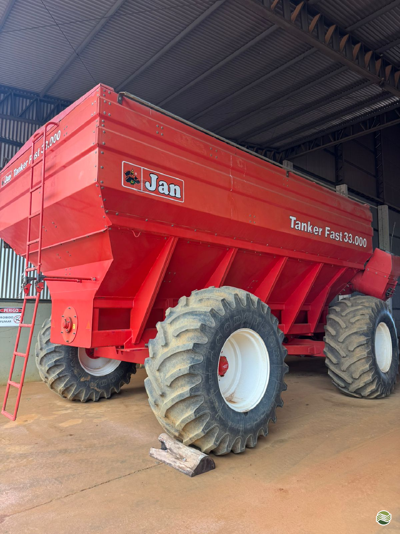 IMPLEMENTOS AGRICOLAS CARRETA BAZUKA GRANELEIRA 33000 Mercomaq - JAN PRIMAVERA DO LESTE MATO GROSSO MT