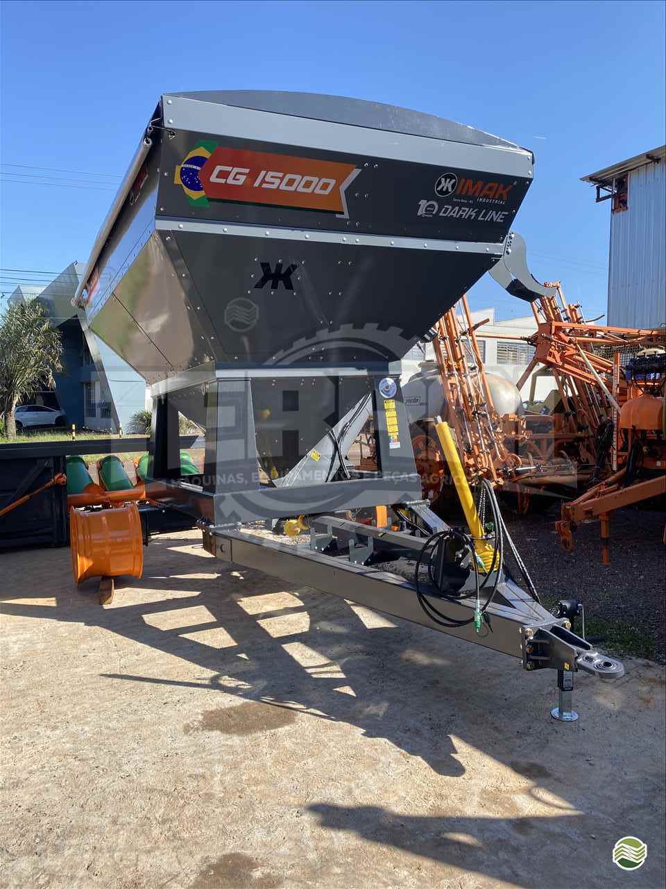 IMPLEMENTOS AGRICOLAS CARRETA BAZUKA GRANELEIRA 15000 Terral Máquinas e Peças Agrícolas CASCAVEL PARANÁ PR