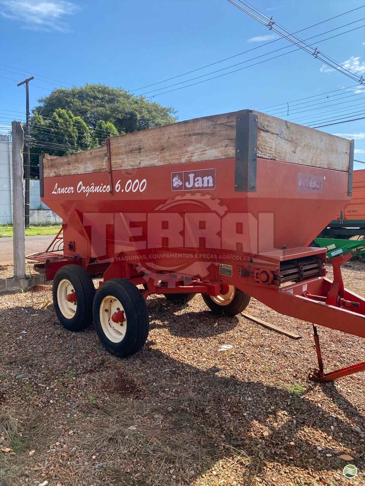 IMPLEMENTOS AGRICOLAS DISTRIBUIDOR CALCÁRIO 6000 Kg Terral Máquinas e Peças Agrícolas CASCAVEL PARANÁ PR