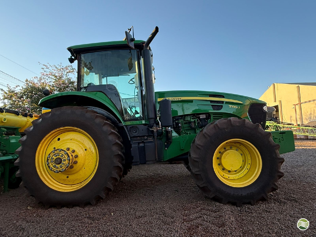 TRATOR JOHN DEERE JOHN DEERE 7230J Tração 4x4 Rural Vendas® TERRA ROXA PARANÁ PR