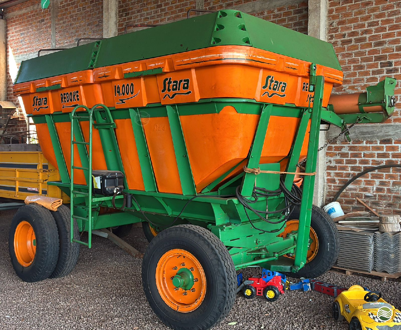 IMPLEMENTOS AGRICOLAS CARRETA BAZUKA GRANELEIRA 14000 Rural Vendas® TERRA ROXA PARANÁ PR