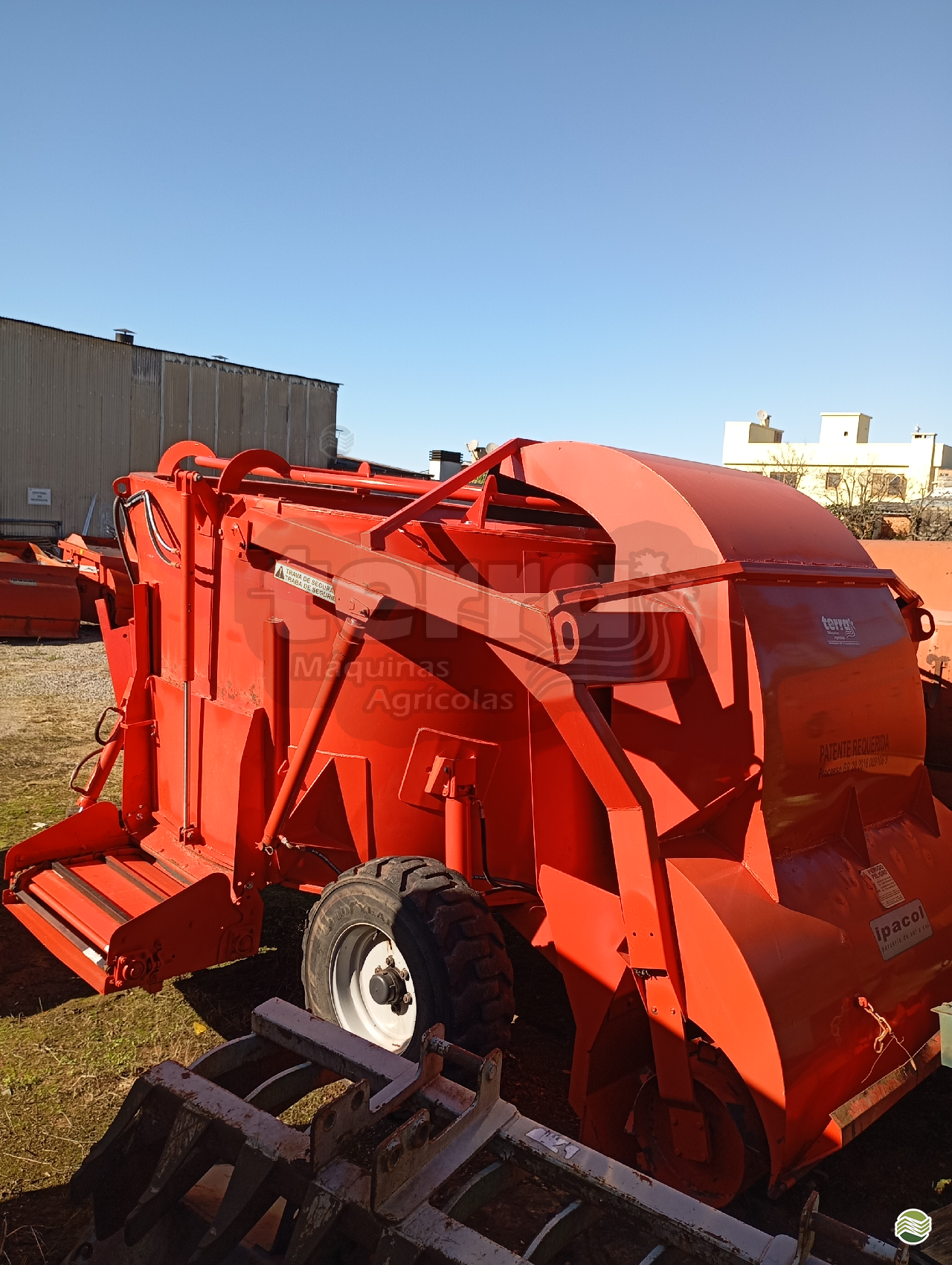 IMPLEMENTOS AGRICOLAS VAGAO VERTICAL VAGAO VERTICAL AUTO-CARREGÁVEL Terra Máquinas Agrícolas VERANOPOLIS RIO GRANDE DO SUL RS