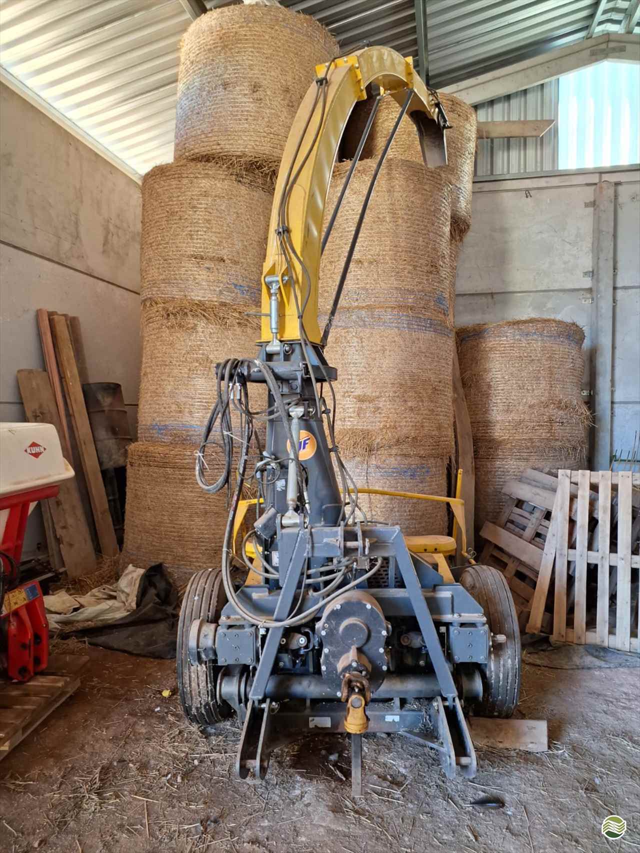 IMPLEMENTOS AGRICOLAS COLHEDORAS COLHEDORA DE FORRAGEM Pedrinho Tratores CASTRO PARANÁ PR