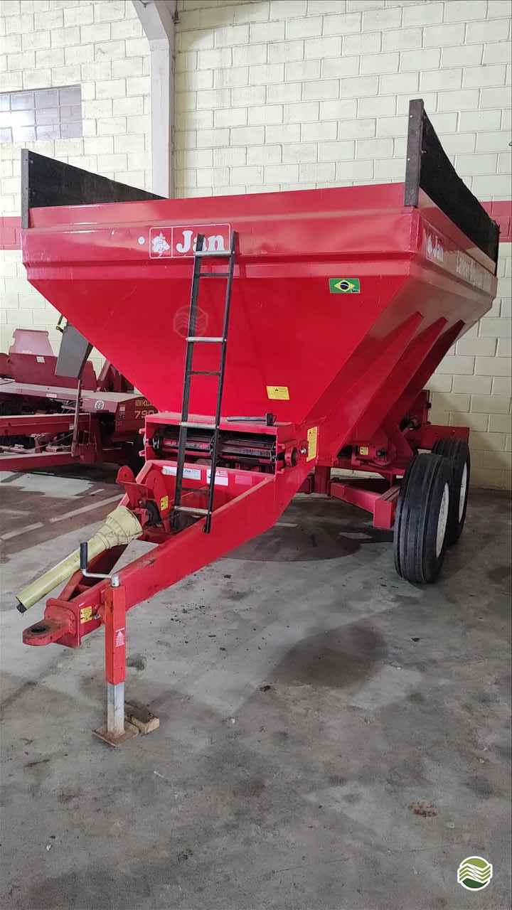 IMPLEMENTOS AGRICOLAS DISTRIBUIDOR CALCÁRIO 12000 Kg Pedrinho Tratores CASTRO PARANÁ PR