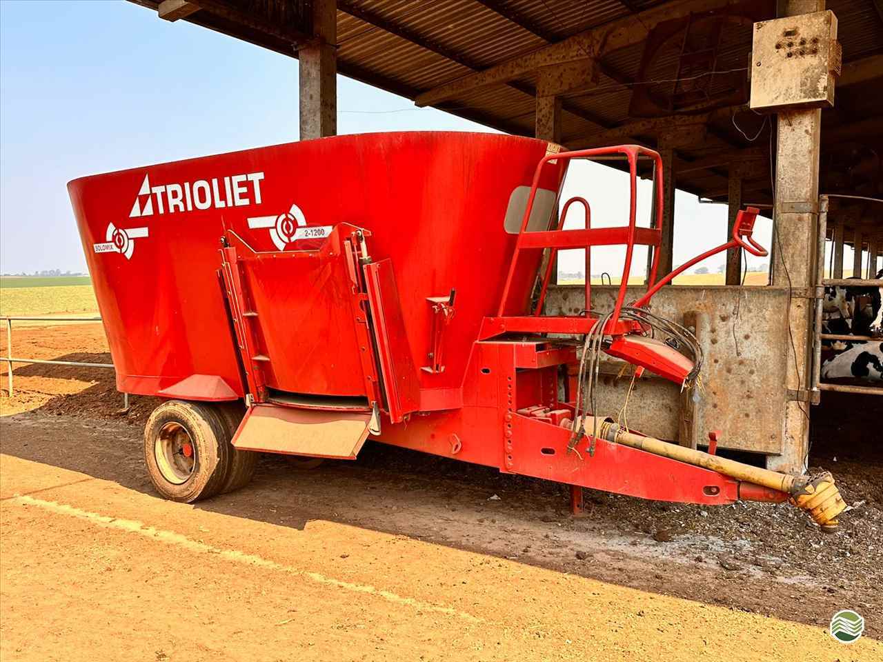 IMPLEMENTOS AGRICOLAS VAGAO FORRAGEIRO VAGÃO MISTURADOR Pedrinho Tratores CASTRO PARANÁ PR