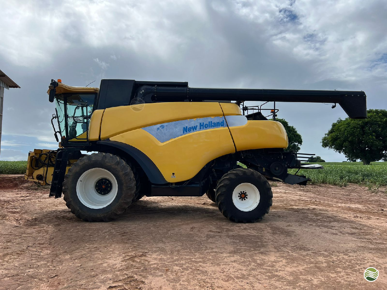 COLHEITADEIRA NEW HOLLAND CR 9060 Emerson Tratores PONTA GROSSA PARANÁ PR
