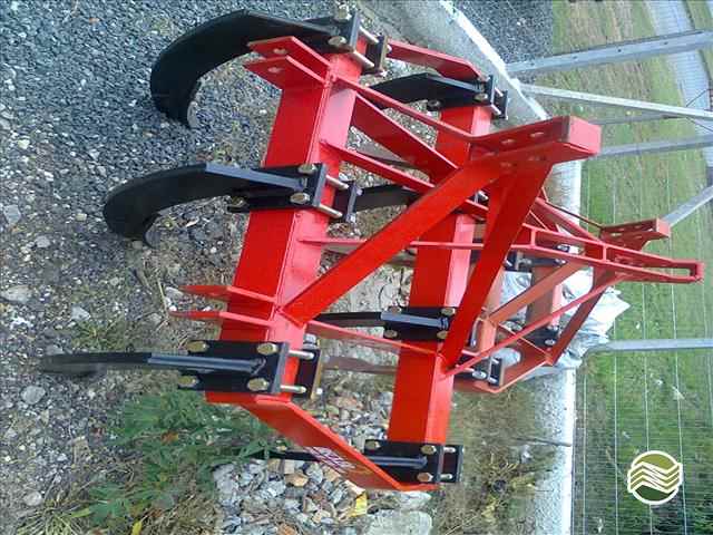 IMPLEMENTOS AGRICOLAS SUBSOLADOR 7 HASTES Campo Largo Tratores CAMPO LARGO PARANÁ PR