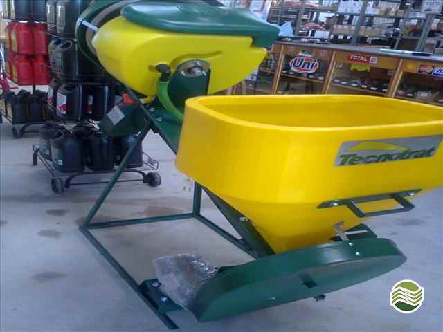 IMPLEMENTOS AGRICOLAS TRATADOR DE SEMENTES TRATADOR DE SEMENTES Campo Largo Tratores CAMPO LARGO PARANÁ PR