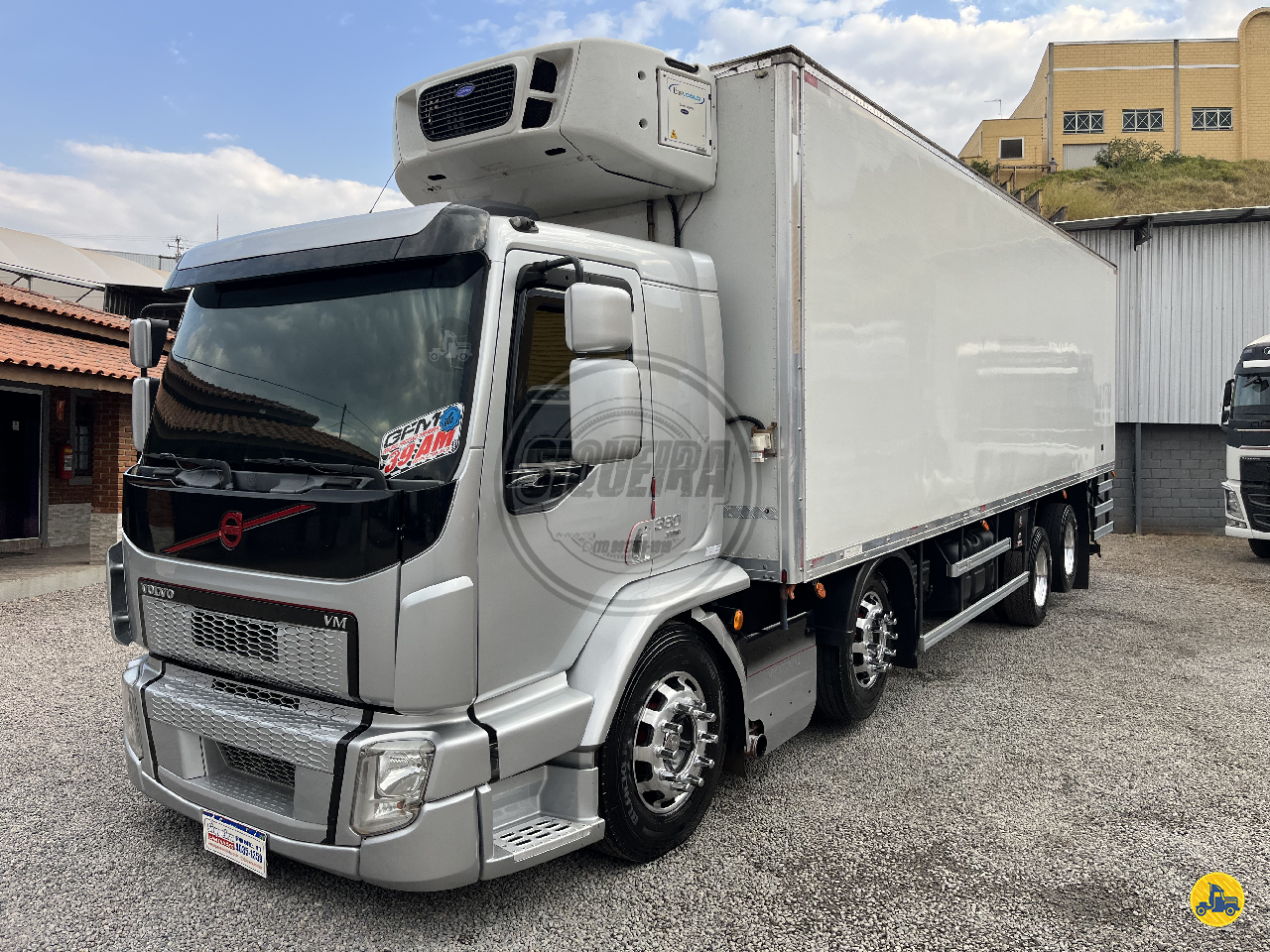 CAMINHAO VOLVO VOLVO VM 330 Baú Térmico BiTruck 8x2 Siqueira Caminhões BRAGANCA PAULISTA SÃO PAULO SP
