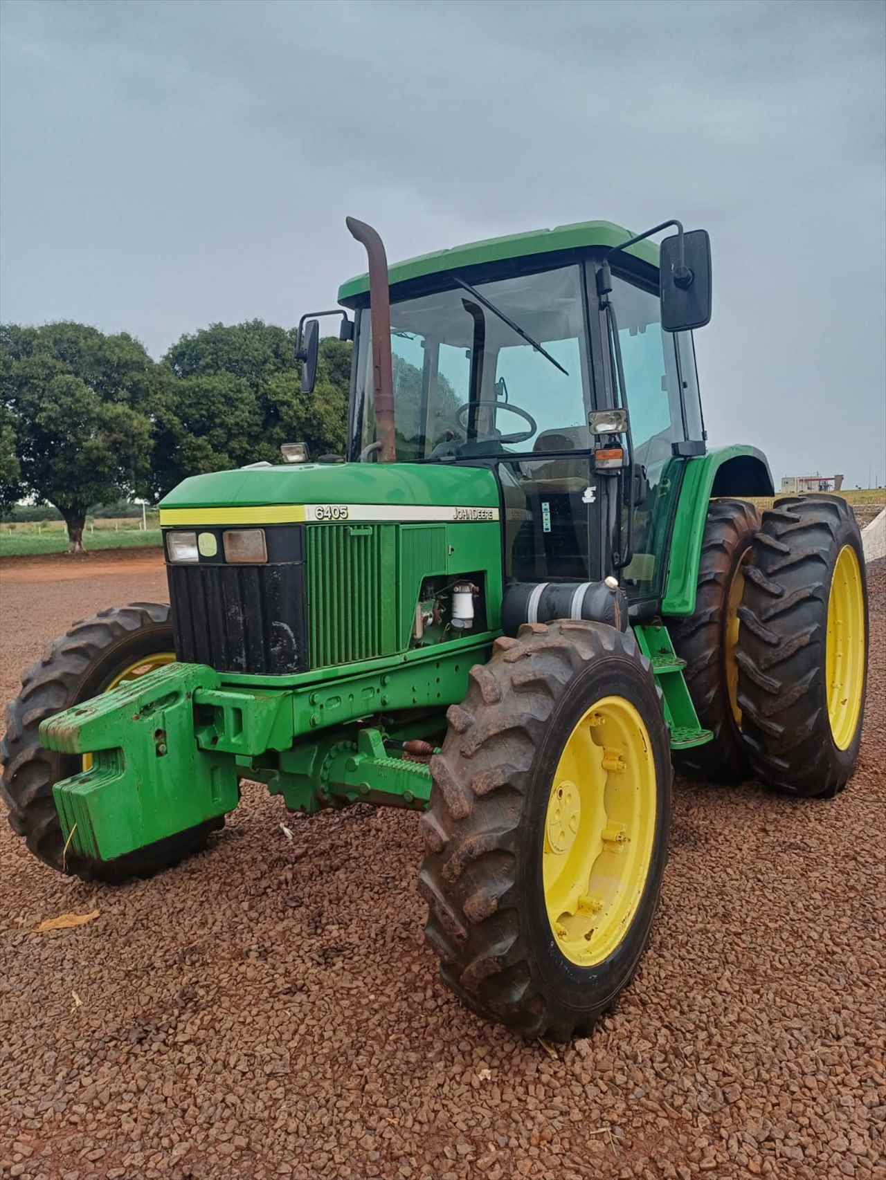 TRATOR JOHN DEERE JOHN DEERE 6405 Tração 4x4 Pignata Máquinas e Transportes ASSIS CHATEAUBRIAND PARANÁ PR