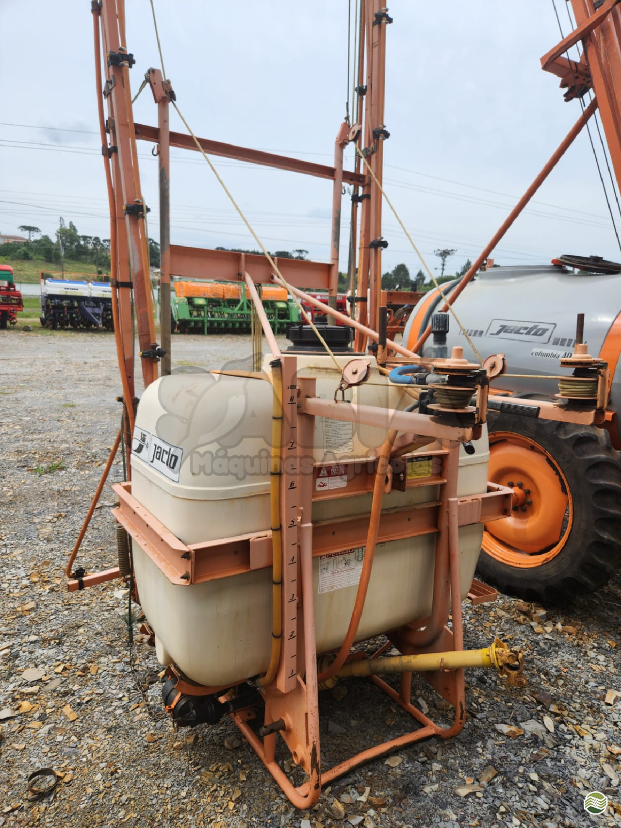 PULVERIZADOR JACTO CONDOR 800 AM14 Acoplado Hidráulico Sabiá Máquinas Agrícolas IRATI PARANÁ PR