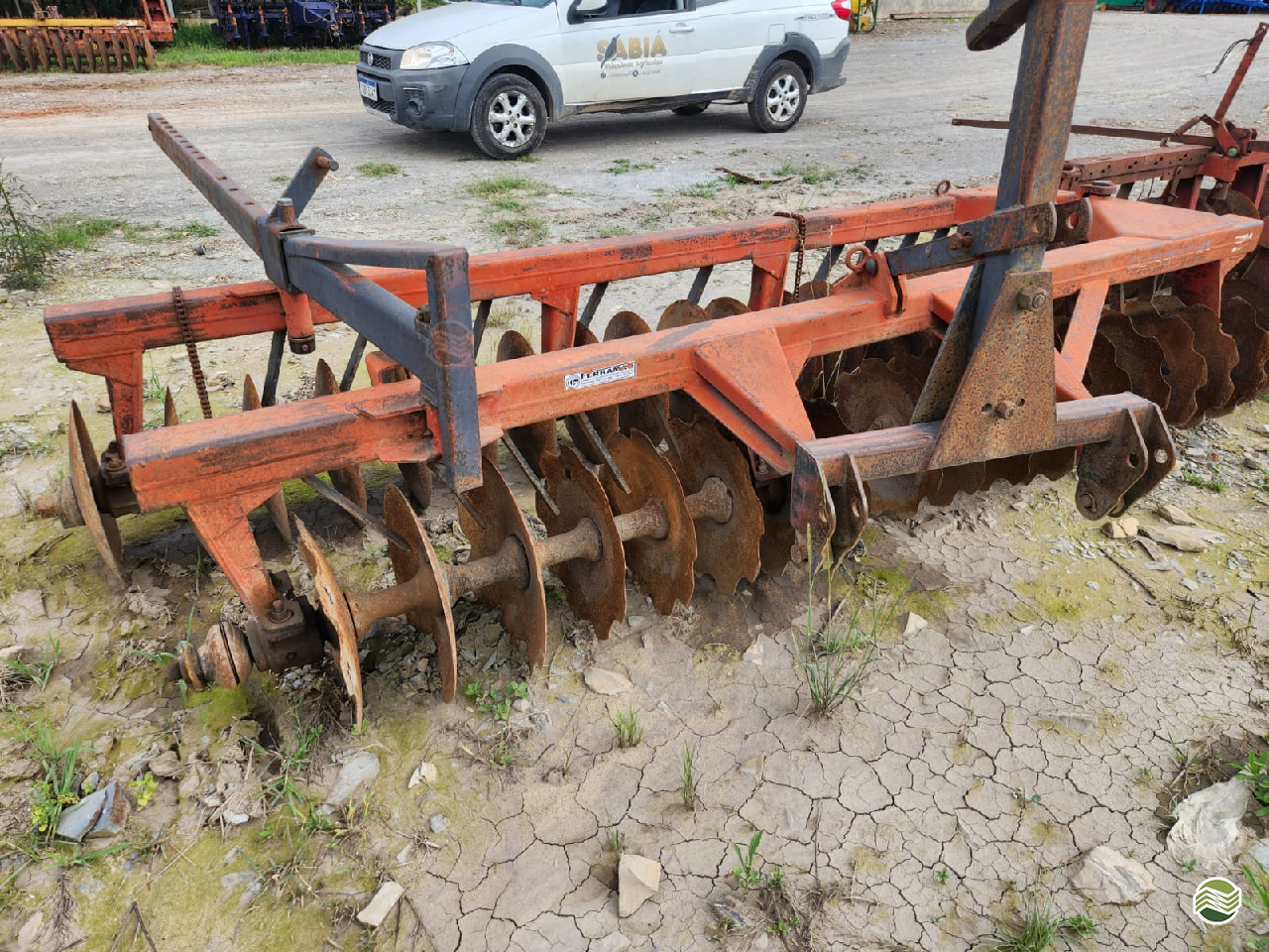 IMPLEMENTOS AGRICOLAS GRADE NIVELADORA NIVELADORA 36 DISCOS Sabiá Máquinas Agrícolas IRATI PARANÁ PR