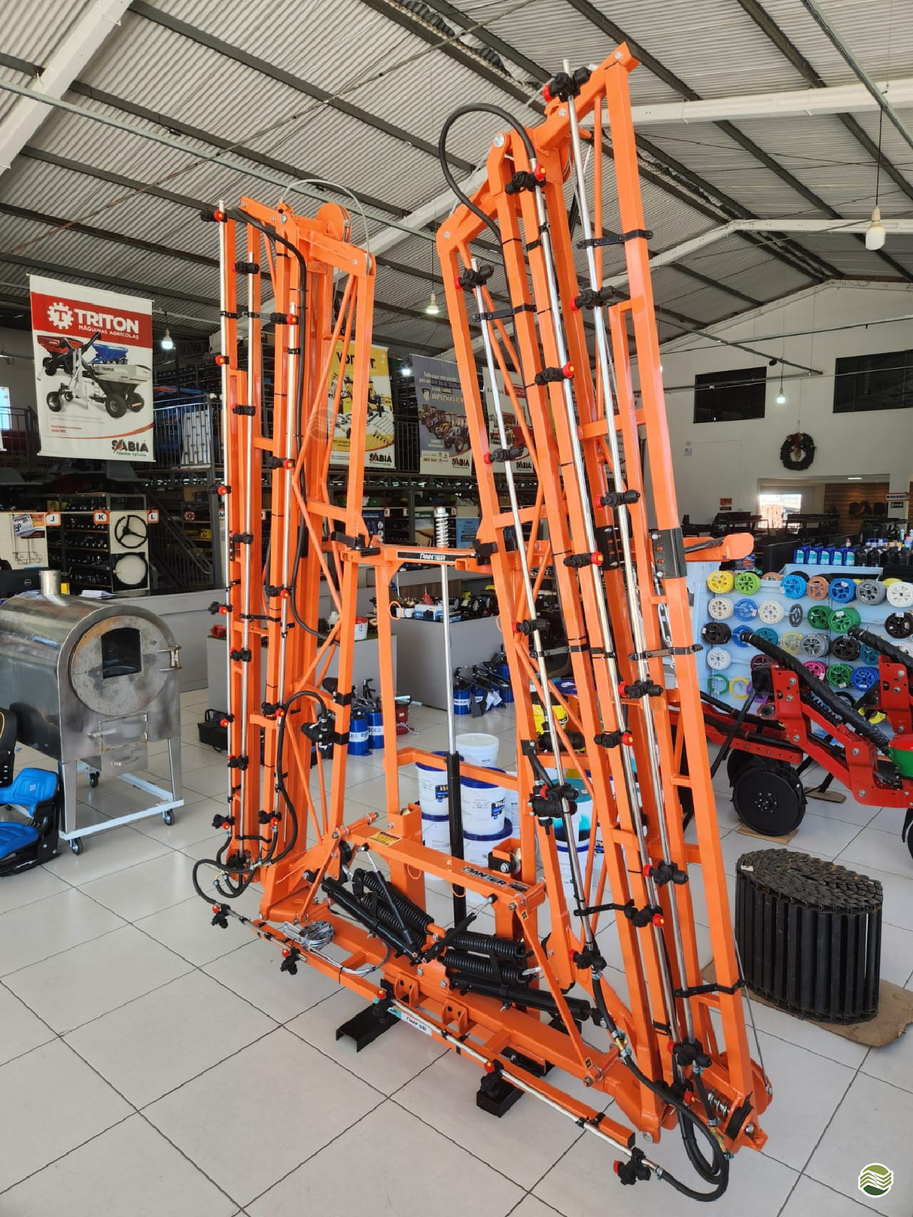 IMPLEMENTOS AGRICOLAS PULVERIZADOR KIT DE BARRAS HIDRÁULICAS Sabiá Máquinas Agrícolas IRATI PARANÁ PR