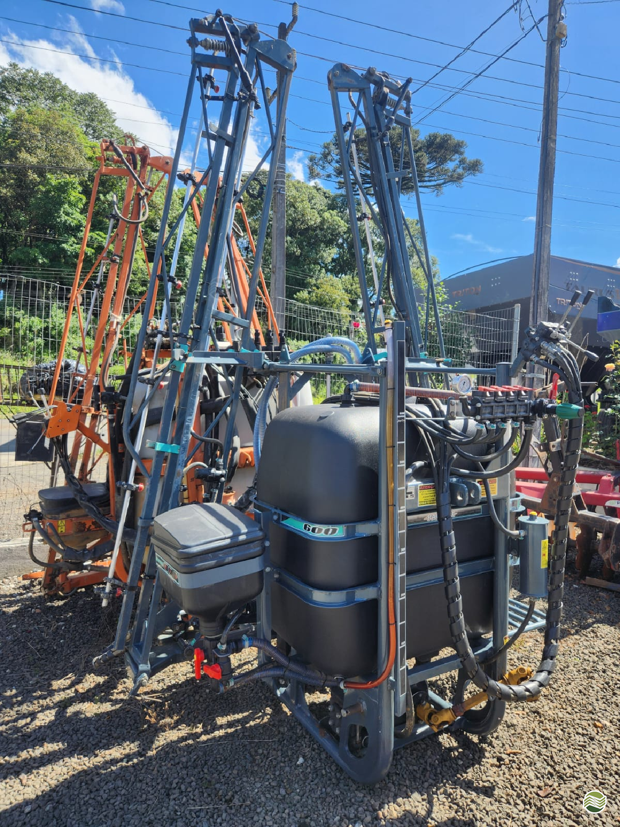PULVERIZADOR PANTER PANTER 600 Acoplado Hidráulico Sabiá Máquinas Agrícolas IRATI PARANÁ PR