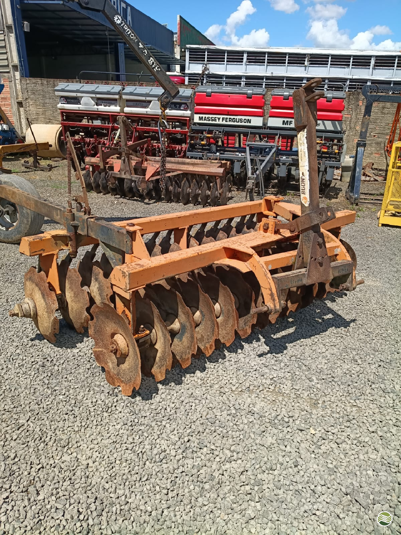 IMPLEMENTOS AGRICOLAS GRADE NIVELADORA NIVELADORA 28 DISCOS Sabiá Máquinas Agrícolas IRATI PARANÁ PR