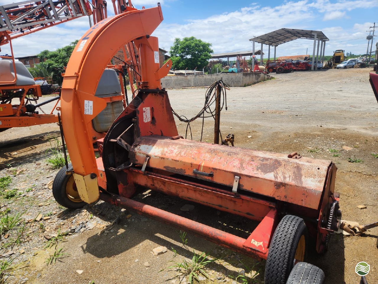 IMPLEMENTOS AGRICOLAS COLHEDORAS COLHEDORA DE FORRAGEM Sabiá Máquinas Agrícolas IRATI PARANÁ PR