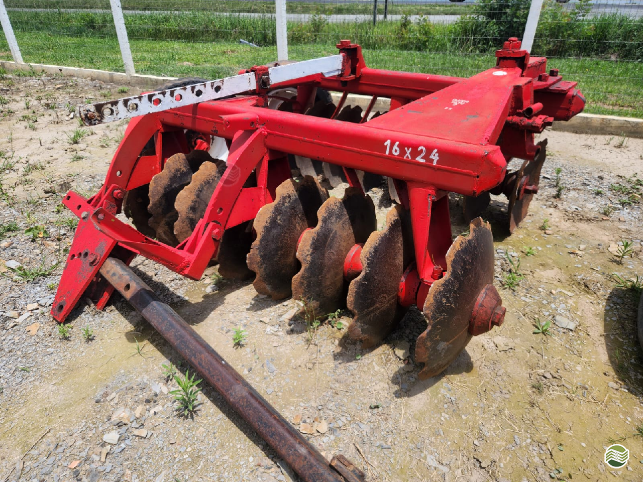 IMPLEMENTOS AGRICOLAS GRADE ARADORA ARADORA 16 DISCOS Sabiá Máquinas Agrícolas IRATI PARANÁ PR