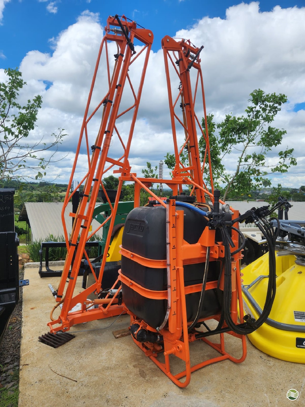 PULVERIZADOR JACTO CONDOR 600 AM14 Acoplado Hidráulico Sabiá Máquinas Agrícolas IRATI PARANÁ PR