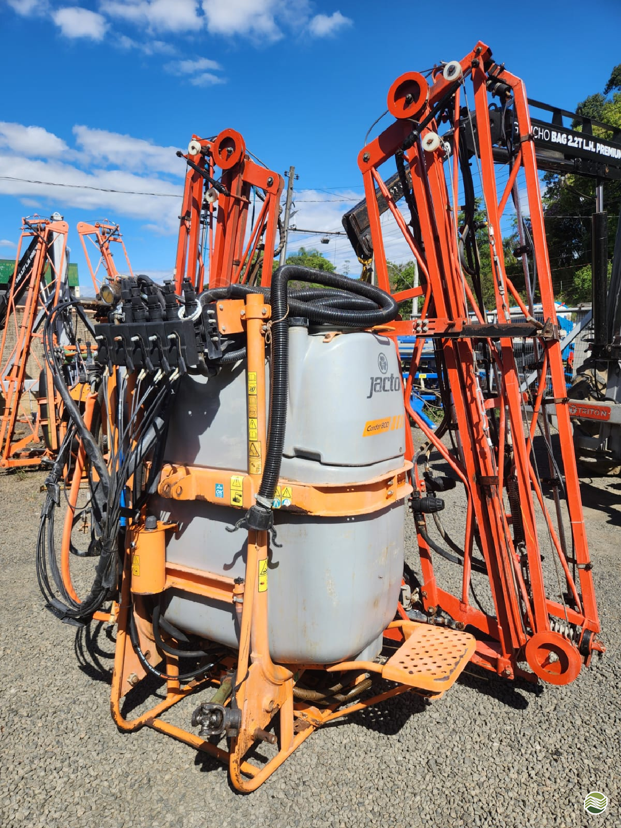 PULVERIZADOR JACTO CONDOR 800 AM16 Acoplado Hidráulico Sabiá Máquinas Agrícolas IRATI PARANÁ PR