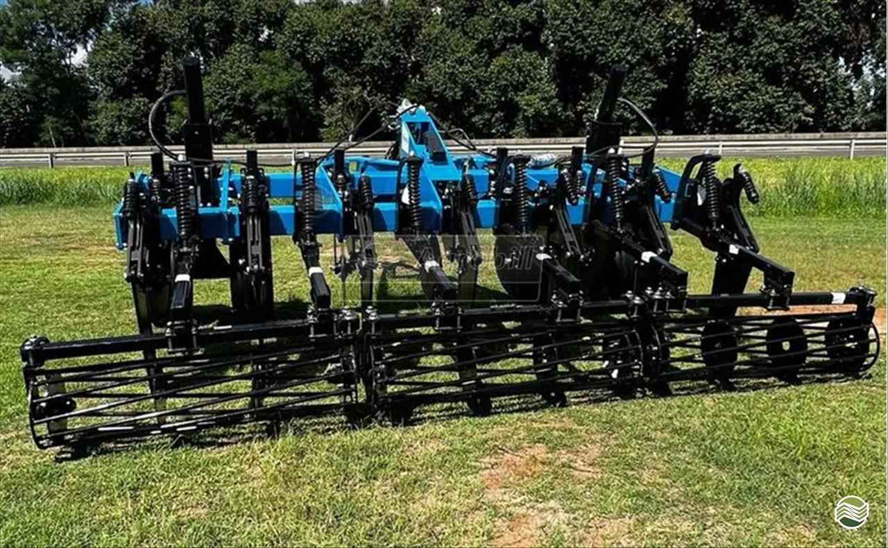 IMPLEMENTOS AGRICOLAS DESCOMPACTADOR DESCOMPACTADORA FERTILIZADORA AGROBILL Tratores & Implementos Agrícolas SALTINHO SÃO PAULO SP