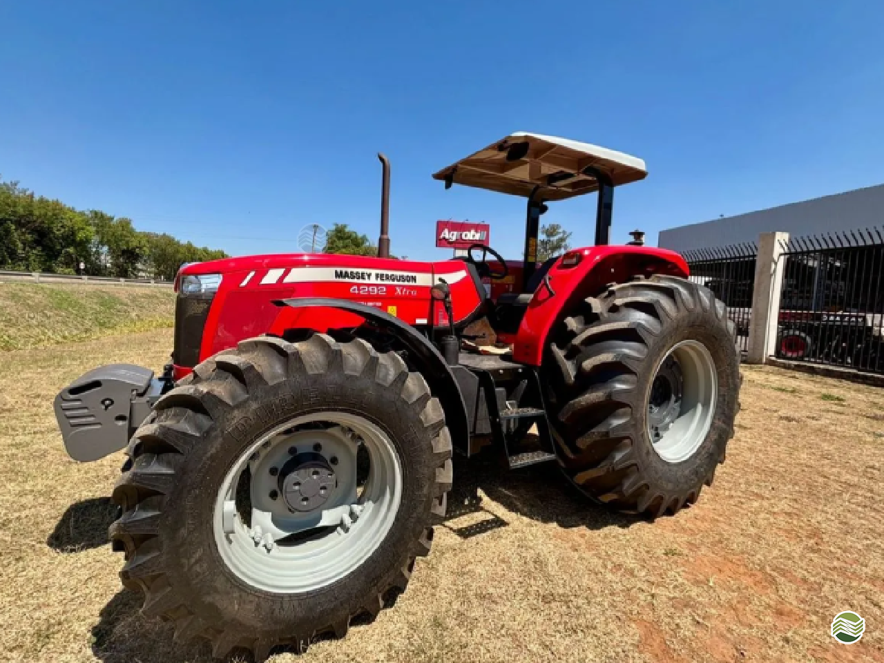 TRATOR MASSEY FERGUSON MF 4292 Tração 4x4 AGROBILL Tratores & Implementos Agrícolas SALTINHO SÃO PAULO SP
