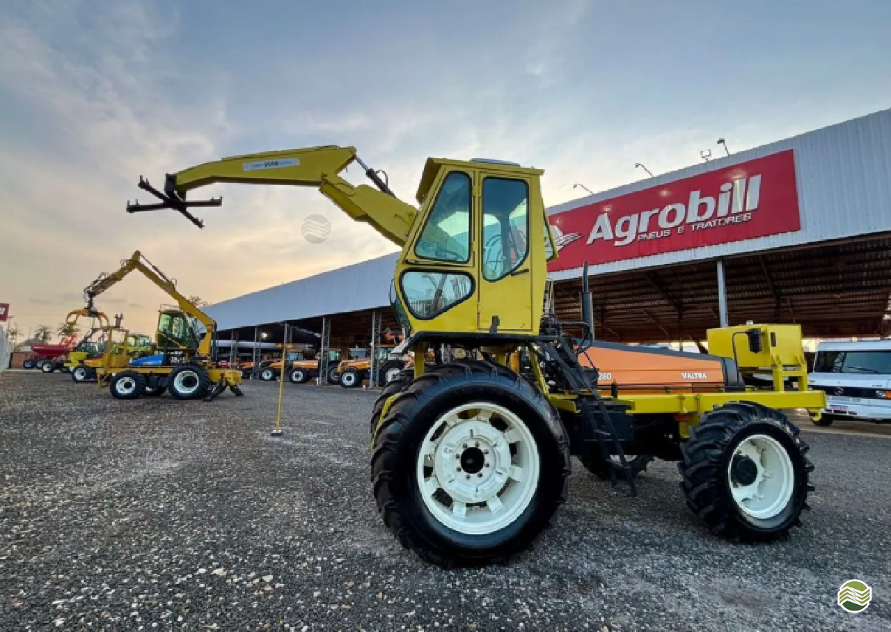 TRATOR MOTOCANA VALTRA Tração 4x4 AGROBILL Tratores & Implementos Agrícolas SALTINHO SÃO PAULO SP